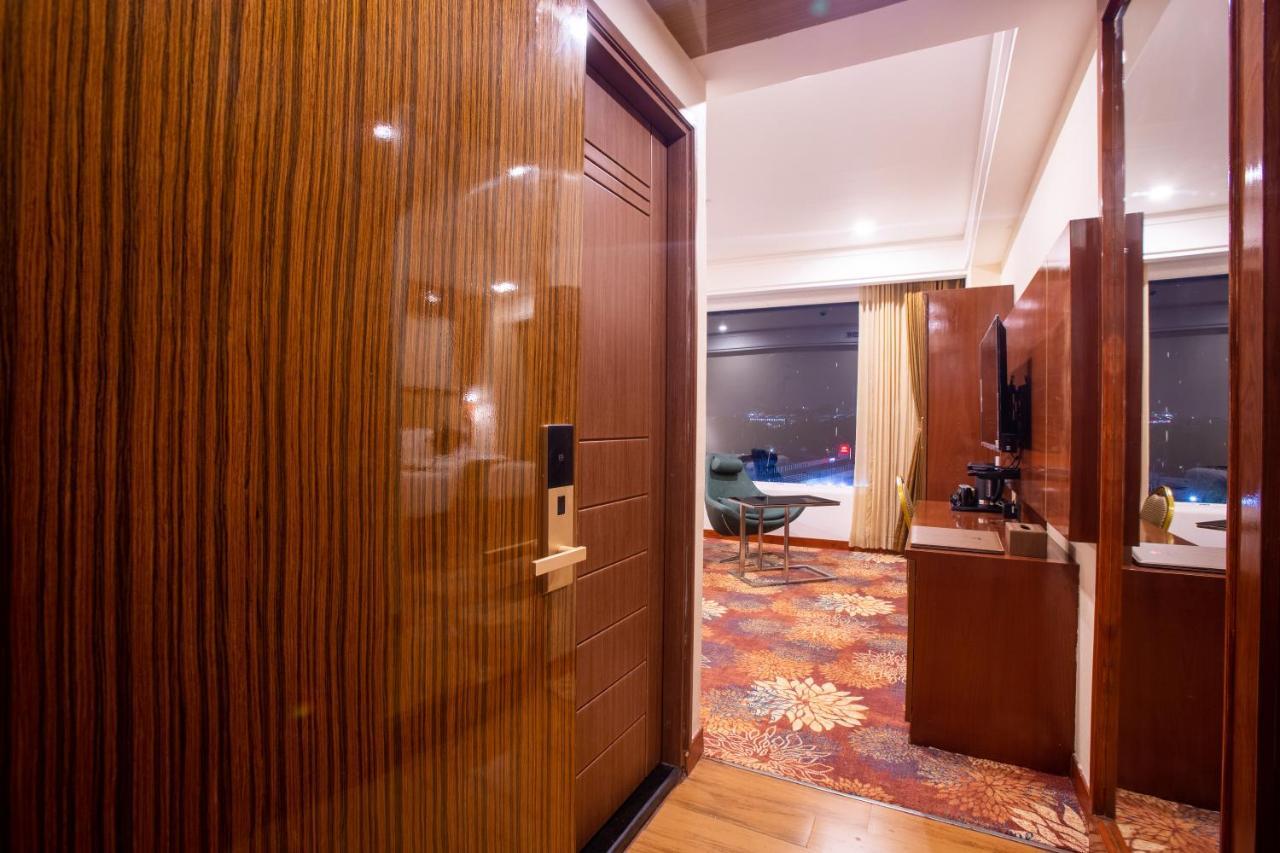 Kingston Hotel Bangalore Extérieur photo