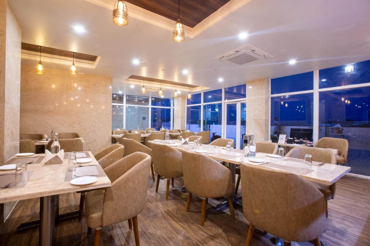 Kingston Hotel Bangalore Extérieur photo