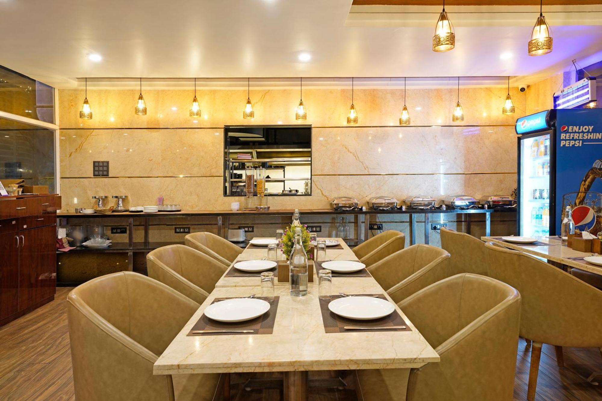 Kingston Hotel Bangalore Extérieur photo